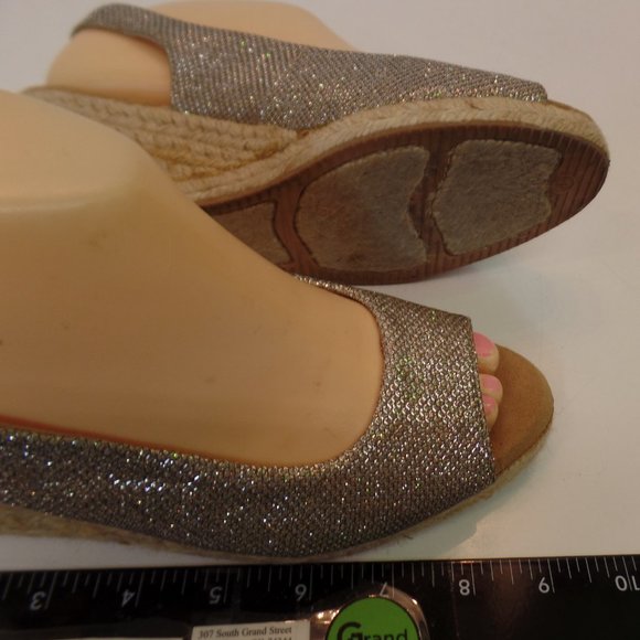White Mountain Sparkling Wedge Espadrilles Sz 8 Buckle Closure Manmade Materials - Picture 10 of 15